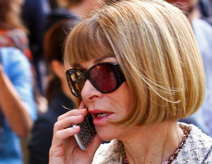 anna-wintour-on-cell-phone-2013