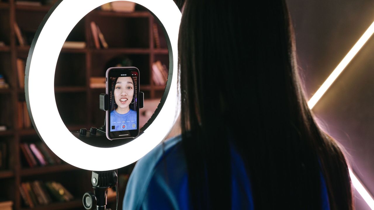 Building a Creator Career on Instagram and Facebook: What Audiences Want Beyond Beautiful Content